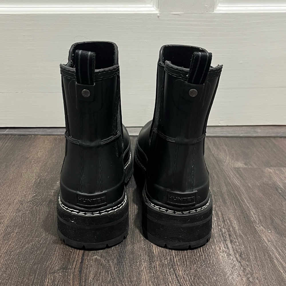 Woman’s Hunter Chelsea Rainboot - Picture 3 of 4